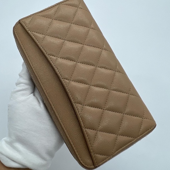 ❌SOLD❌Authentic Chanel beige quilted caviar round zip long wallet - Picture 3 of 12
